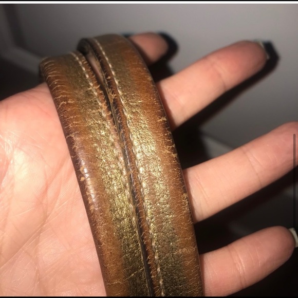 GUCCI SPECIAL $100.00 MORE MARKDOWN!!Authentic GUCCI metallic gold shoulder bag - Picture 9 of 16